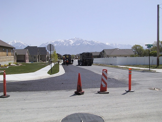 Slurry Seal - технология нанесения покрытия из битумной суспензии (как с полимерной модификацией, так и без неё) на существующий асфальт